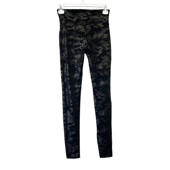 Spanx Faux Leather Camo Leggings Women’s Size Small - Picture 2 of 10